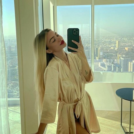 Linabmn mannequin archive