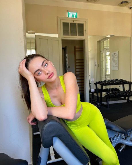 Yael Shelbia actriz de alta definición fotos