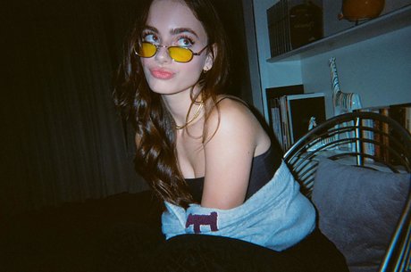 Yael Shelbia actrice chaude galeries