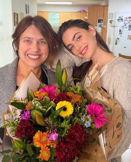 Yael Shelbia estrella porno bonita galerías