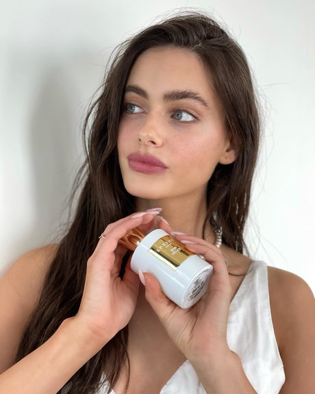 Yael Shelbia bonita estrella galería