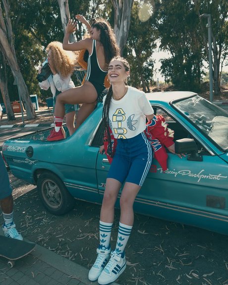 Yael Shelbia star du porno de haute qualité photos