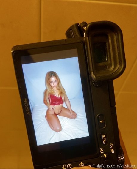 Yitsitaxo xxx star du porno photos