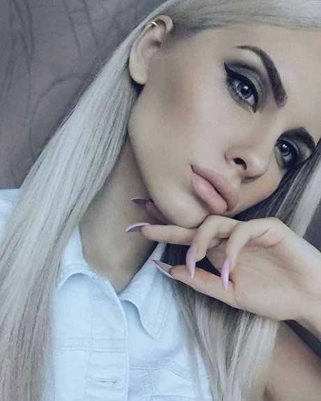 Iva Kivock étoile xxx galerie