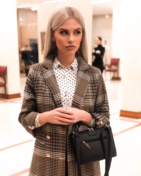 Iva Kivock modèle adulte archive