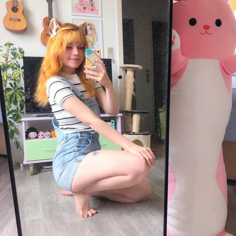 Lilsolle Chickpii star du porno belle images