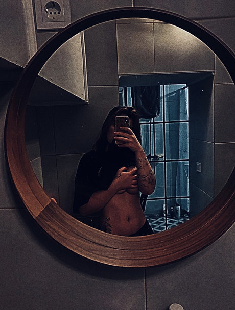 Abilee 3 nude actress pic