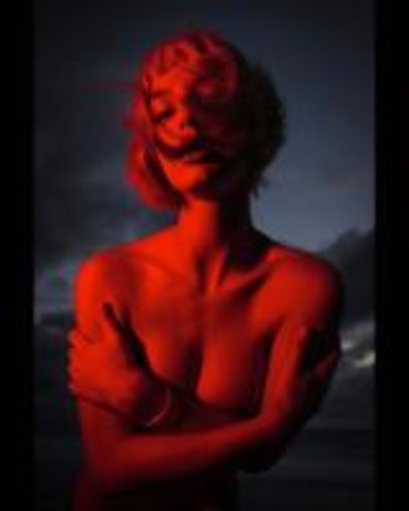 Roxane Eylaud_ modelo agradable foto