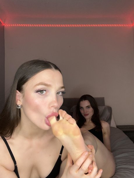 Twin Sisters pornstar exclusive galleries