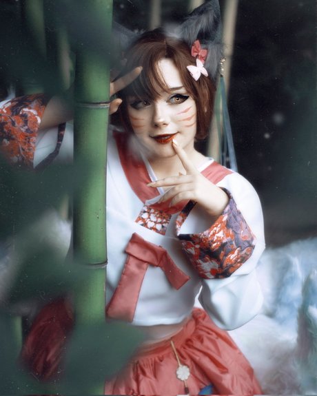 Little Giuli modèle pornographique photos