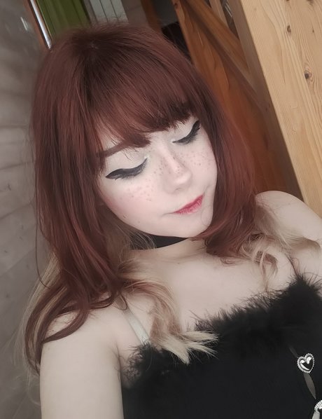 Little Giuli star du porno adulte image