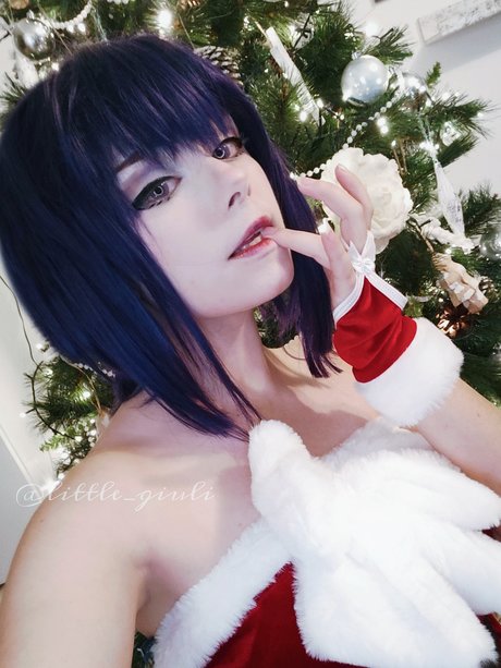 Little Giuli estrella desnuda fotos