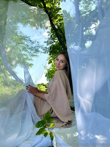 Glowbyaphrodite hot star images