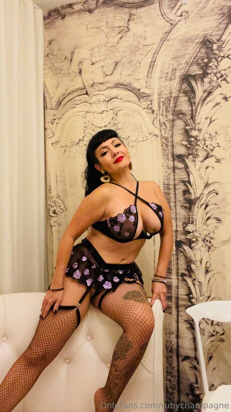 Rubychampagne art model gallery