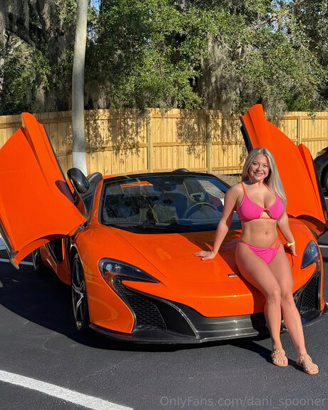 Dani Spooner adult model pics
