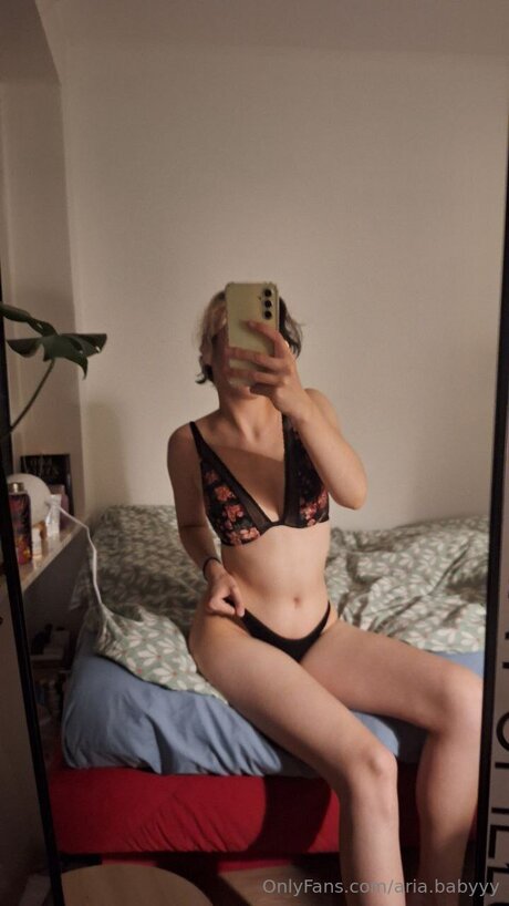 Aria Babyyy haut étoile photo