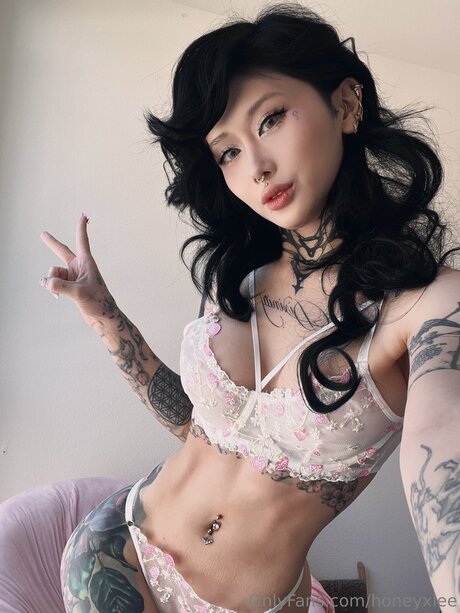 Fantomhoneyxlee naked actress gallery