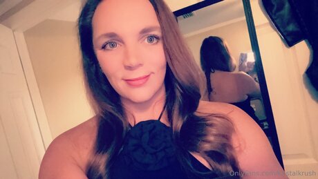 Kristalkrush actriz atractiva imágenes