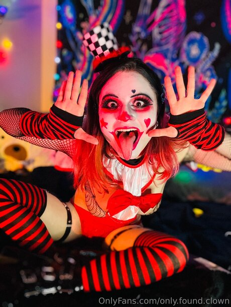 Only Found Clown modelo desnudo foto