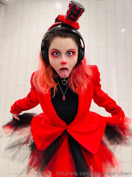 Only Found Clown estrella porno caliente imagen