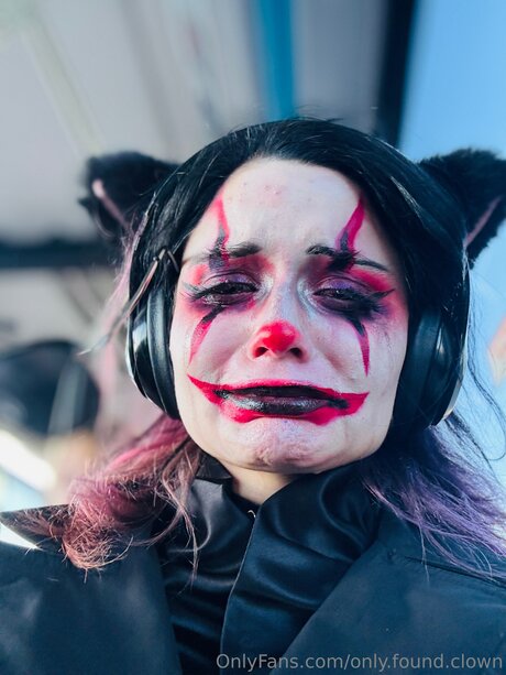 Only Found Clown modèle joli image