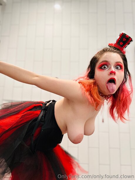 Only Found Clown arte modelo foto