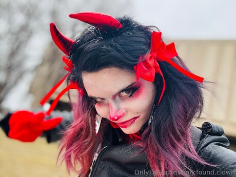 Only Found Clown xxx model pic