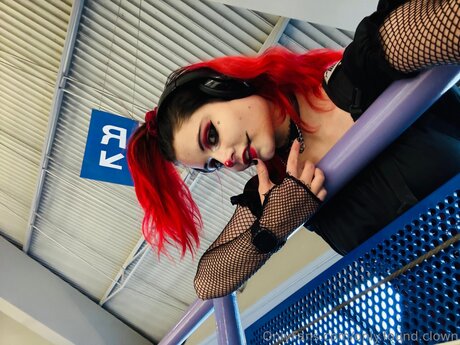 Only Found Clown actriz atractiva galerías