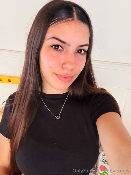 Bbyemely bonita actriz archivo