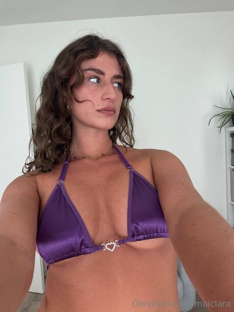Moiclara model pornographic image
