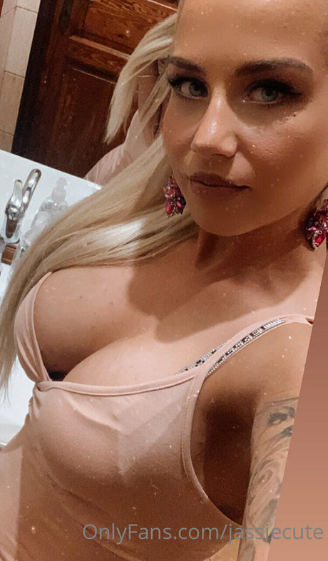 jassiecute modelo sexy imagen