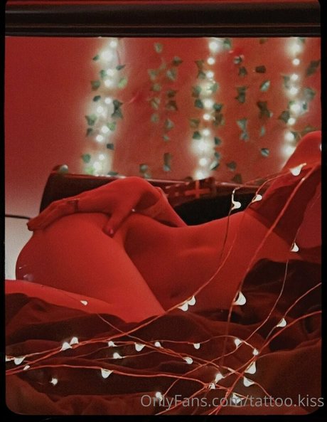 tattoo kiss joli modèle galerie