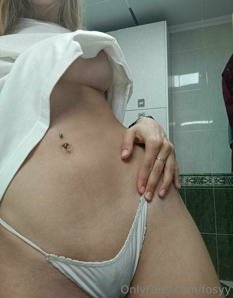 fosyy hot model image