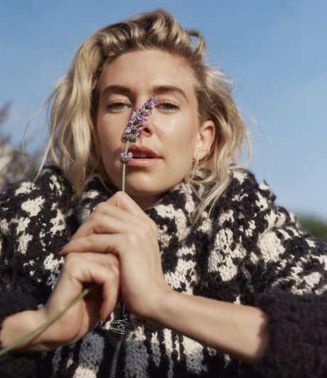 Vanessa Kirby modelo xxx imágenes