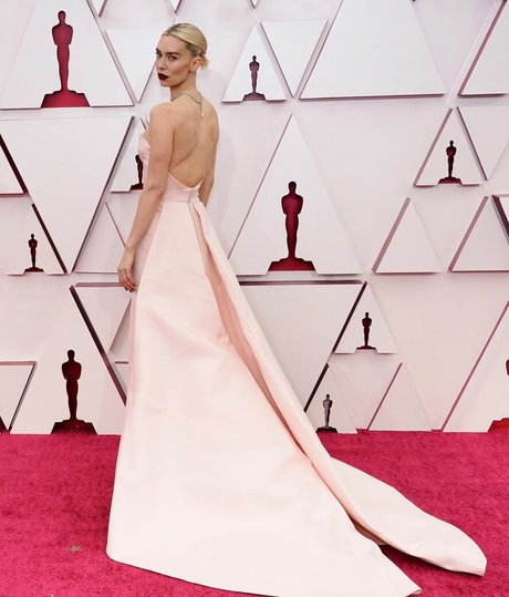 Vanessa Kirby modelo sexual galería