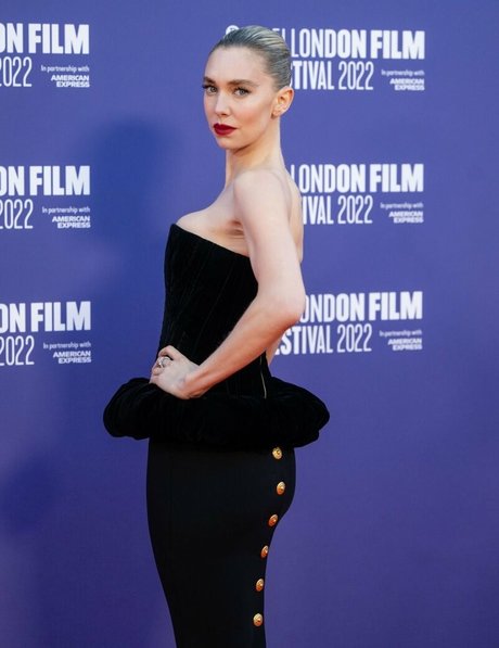 Vanessa Kirby modèle érotique image