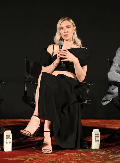 Vanessa Kirby modelo sexy galerías