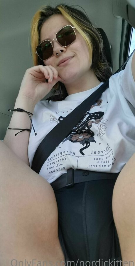 nordickitten modèle chaud images