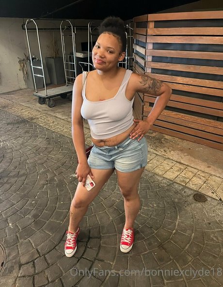 bonniexclyde18 modèle porno des photos