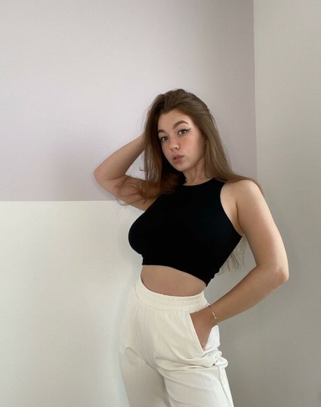 Laura Salvia étoile sexy photo