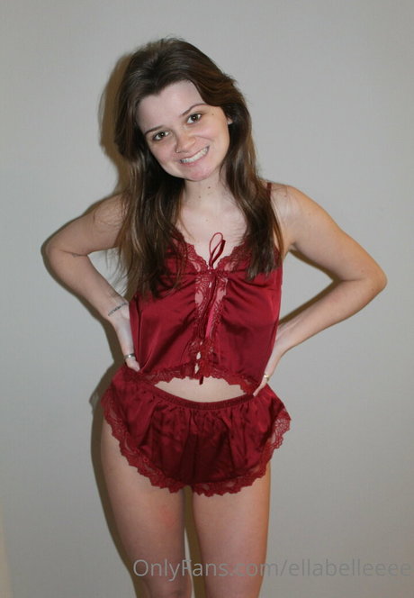 ellabelleeee exclusive model picture