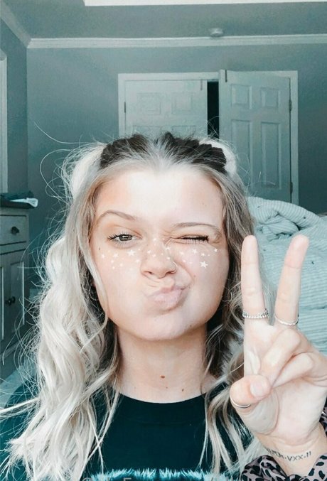 ellabelleeee star high quality photos