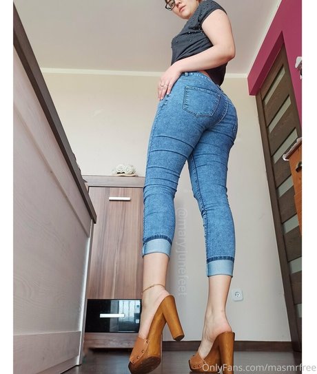 masmrfree modelo desnuda galerías