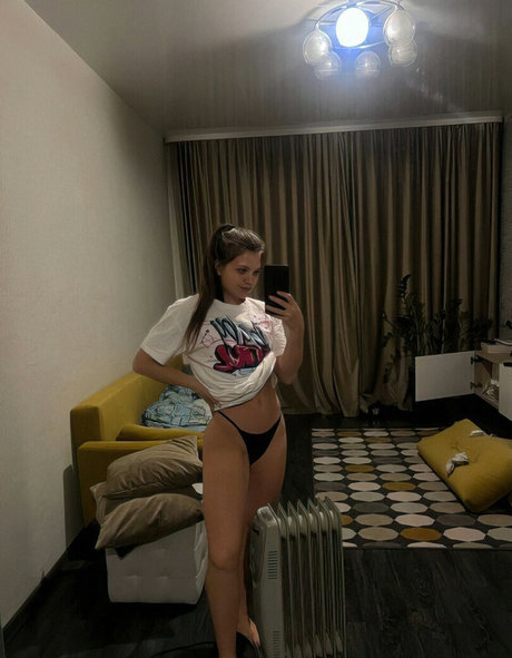 Dasha Semenova modelo sexy foto