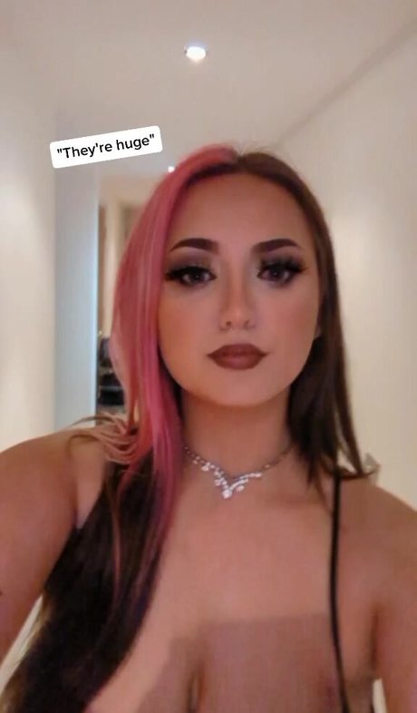 Scoopy hermosa modelo imagen