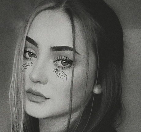 Scoopy modelo de alta calidad fotos