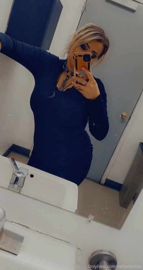 valkyrieskiss estrella bonita archivo