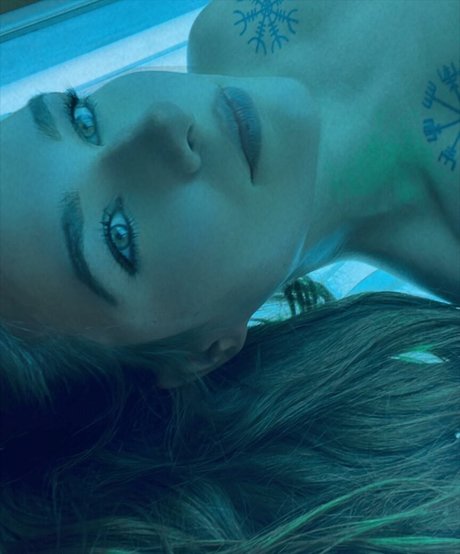 Ella Estrid estrella porno de arte galería