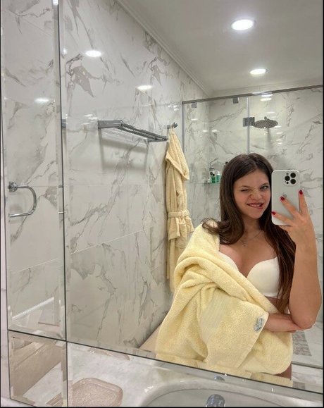Dash Milash art actress pics