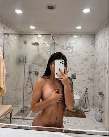 Dash Milash modelo desnuda imágenes